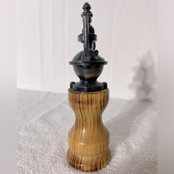 Handmade Antique Style Carved Wood Pepper Mill Pepper  Grinder - Picture 7 of 16
